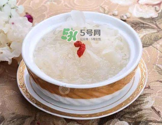 燕窩和銀耳的功效一樣嗎？燕窩和銀耳的區(qū)別？