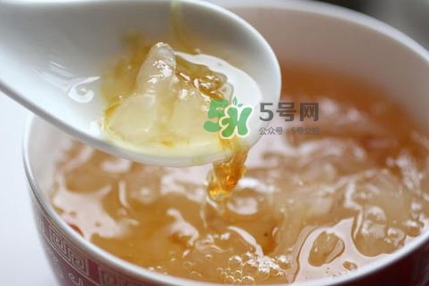 燕窩和銀耳的功效一樣嗎？燕窩和銀耳的區(qū)別？
