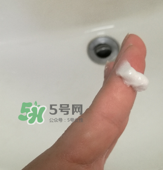 一葉子補(bǔ)水潔面乳怎么樣？一葉子補(bǔ)水洗面奶好用嗎？