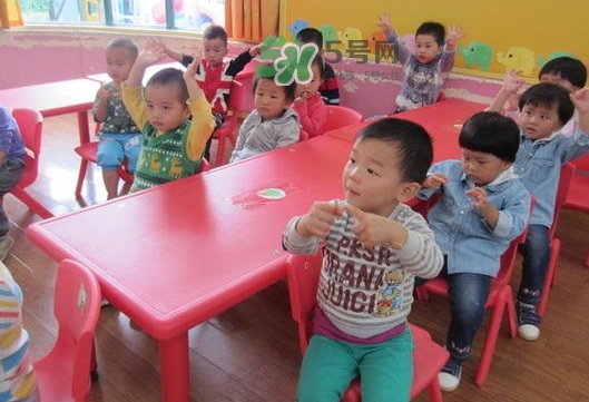 第一次送孩子去幼兒園，你是哪種家長？