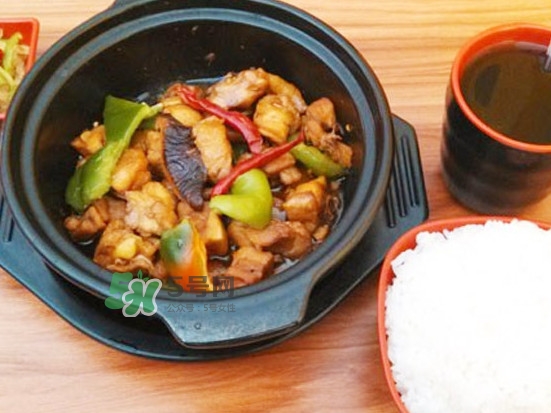 黃燜雞米飯多少錢(qián)一份？黃燜雞米飯?zhí)攸c(diǎn)是什么