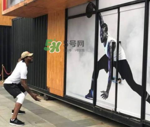 科懷倫納德中國(guó)行穿的球鞋是什么牌子？科懷倫納德中國(guó)行同款鞋子