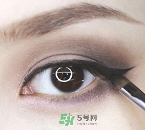 煙熏妝怎么畫？煙熏妝的畫法步驟圖解