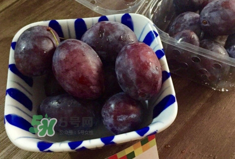 新鮮西梅好吃嗎？新鮮西梅什么味道