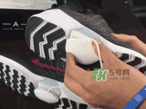 nike hyperadapt 1.0怎么充電？耐克自動(dòng)系鞋帶鞋要充電嗎？