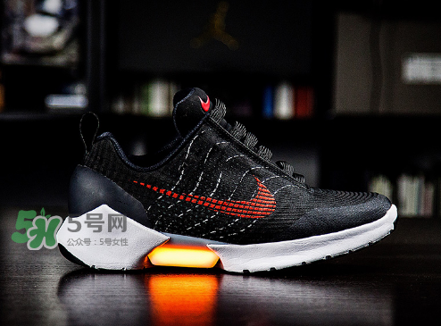 nike hyperadapt 1.0怎么充電？耐克自動(dòng)系鞋帶鞋要充電嗎？
