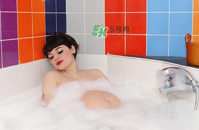 孕晚期洗澡可以搓肚子嗎？孕晚期洗澡注意事項(xiàng)