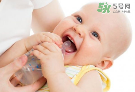 母乳和奶粉能混在一起吃嗎？母乳和奶粉混合喂養(yǎng)好嗎？