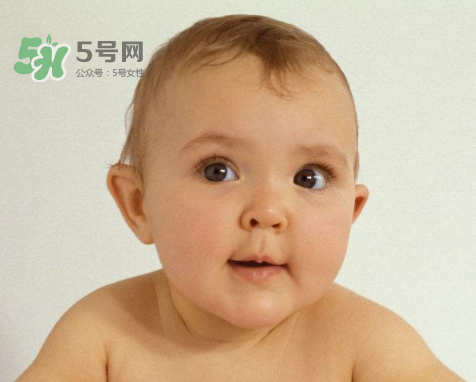 寶寶近視有什么癥狀？寶寶近視有什么表現(xiàn)？