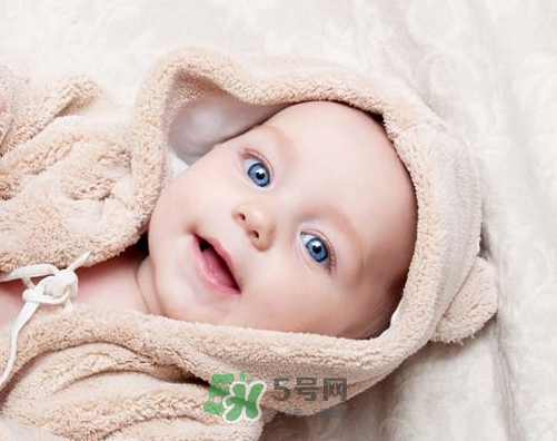 寶寶近視有什么癥狀？寶寶近視有什么表現(xiàn)？