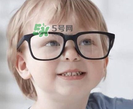 寶寶看電視對眼睛有影響嗎？寶寶看電視會近視眼嗎？