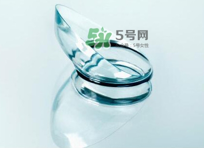 隱形眼鏡日拋是什么意思？隱形眼鏡干了泡開(kāi)還能用嗎