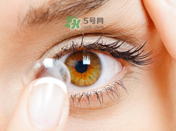 隱形眼鏡日拋是什么意思？隱形眼鏡干了泡開(kāi)還能用嗎