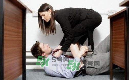 為什么女性遇到性騷擾都選擇容忍？如何懲治性騷擾者？