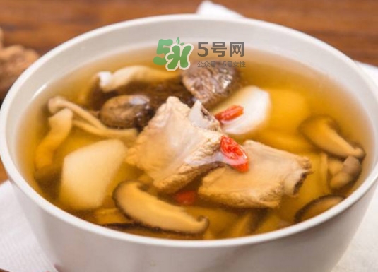 松茸煲排骨怎么做？松茸燉排骨有什么功效