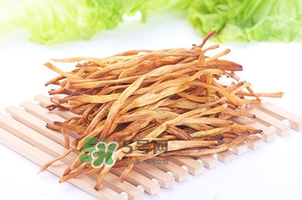 新鮮黃花菜怎么處理？干黃花菜怎么處理