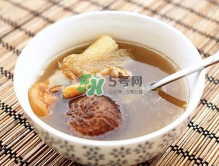 松茸煲排骨怎么做？松茸燉排骨有什么功效