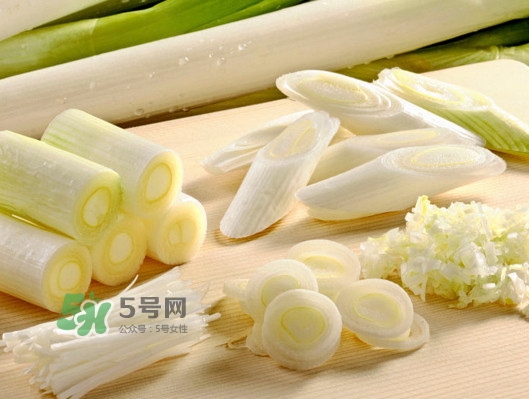 大蔥怎么切不辣眼睛？大蔥怎么做好吃