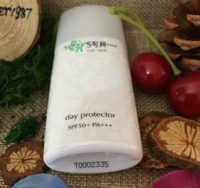 蘇菲娜白蕾絲防水嗎？蘇菲娜白蕾絲悶痘嗎？
