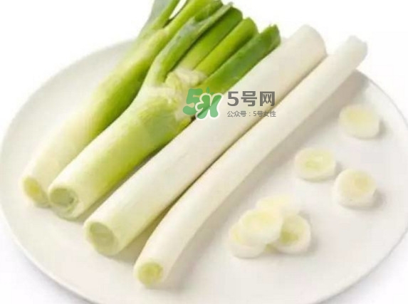 大蔥怎么切不辣眼睛？大蔥怎么做好吃