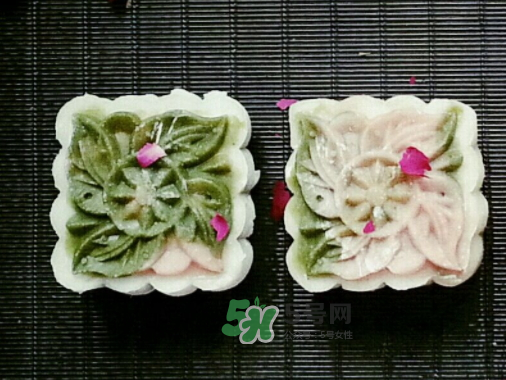 冰皮月餅皮太黏怎么辦？冰皮月餅粘手怎么回事？