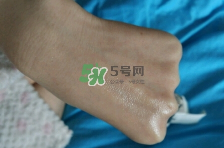 olay淡斑小白瓶和olay光感小白瓶哪個(gè)好？