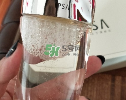 ipsa流金水是玻璃瓶嗎？流金水是塑料的嗎