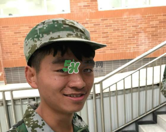神似王寶強(qiáng)大一新生是誰(shuí)？神似王寶強(qiáng)大一新生叫什么名字？
