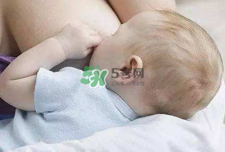 母乳喂養(yǎng)會積食嗎？純母乳喂養(yǎng)的寶寶會積食嗎？