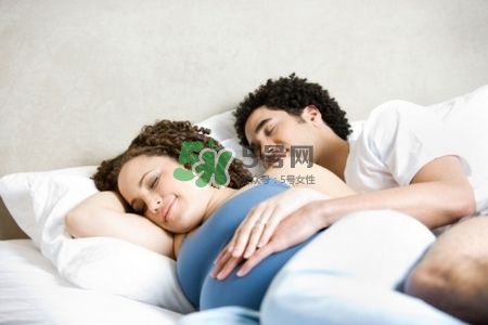 孕婦睡姿會影響寶寶嗎？孕婦睡姿對寶寶的影響
