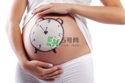 臍帶繞頸是什么原因造成的？臍帶繞頸是多休息還是多運動？