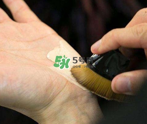 植村秀55號(hào)粉底刷好用嗎？植村秀55零刷痕粉底刷怎么用
