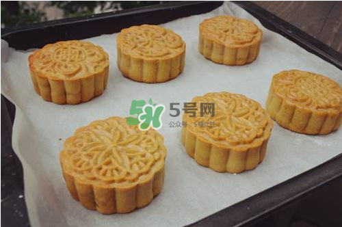 烤箱烤月餅多長(zhǎng)時(shí)間溫度？烤月餅的溫度和時(shí)間 
