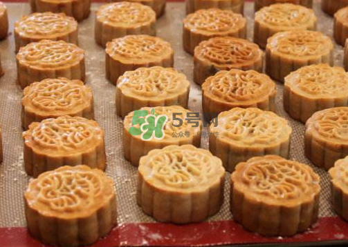 烤月餅用錫紙還是油紙？烤月餅是不是一定要墊錫紙？