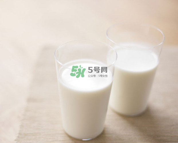 喝牛奶美白嗎？吃什么可以美白？