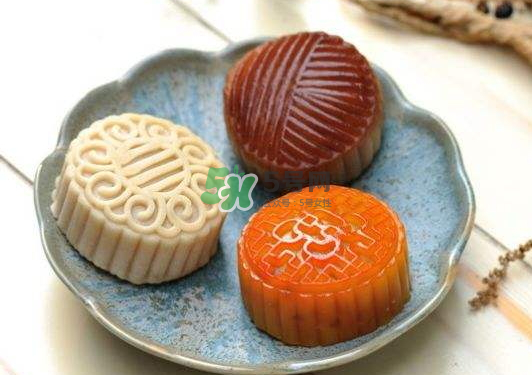 月餅烤裂了什么原因？月餅烤的時(shí)候?yàn)槭裁磿?huì)變形？