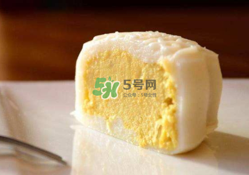 烤月餅刷蛋液還是蛋黃？月餅刷蛋液是全蛋液嗎？