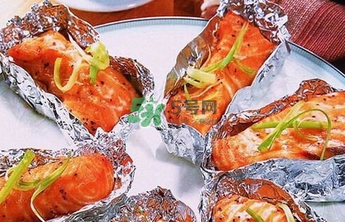 錫箔紙可以放微波爐嗎？錫箔紙可以放入烤箱嗎