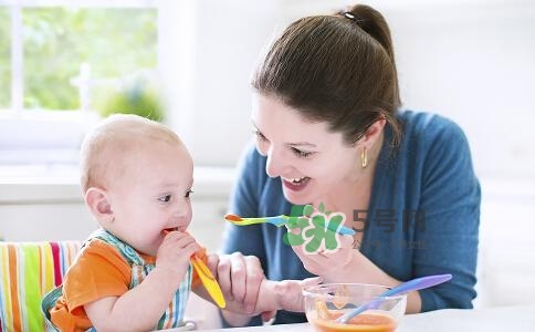 一歲后的寶寶如何喂養(yǎng)？寶寶喝牛奶好嗎？