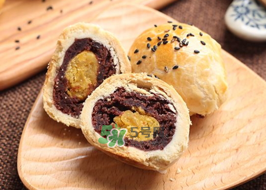 蛋黃酥為什么會(huì)爆開(kāi)？蛋黃酥爆餡是什么原因？