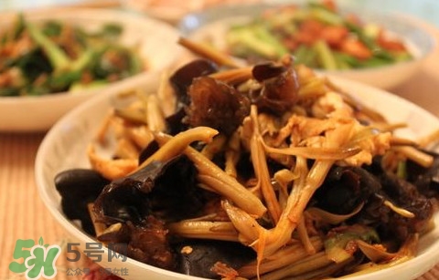 黃花菜為什么苦？黃花菜為什么要曬干