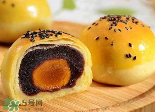 蛋黃酥可以用熟蛋黃嗎？蛋黃酥用什么蛋黃好？