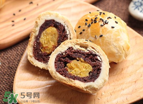 蛋黃酥可以用熟蛋黃嗎？蛋黃酥用什么蛋黃好？