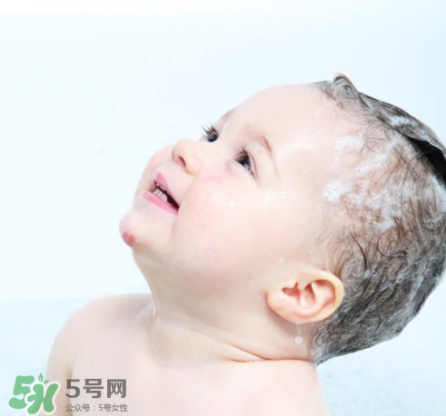秋天嬰兒幾天洗一次澡？秋天嬰兒洗幾次澡？