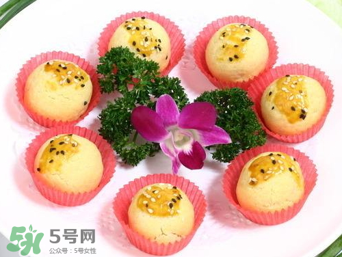 為什么蛋黃酥的皮很硬？蛋黃酥油皮太硬怎么辦？