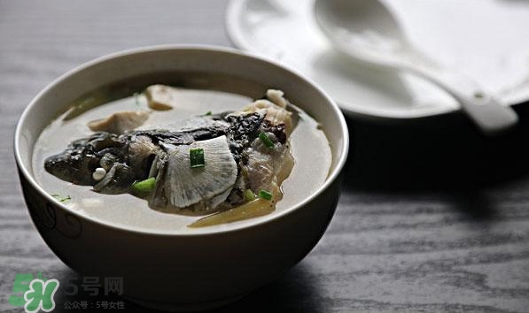 孕婦鯽魚湯可以放姜嗎？孕婦鯽魚湯能放料酒嗎？