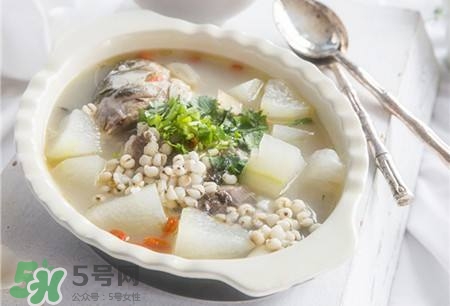 產(chǎn)婦鯽魚湯什么時候喝？產(chǎn)婦鯽魚湯放調(diào)料嗎？