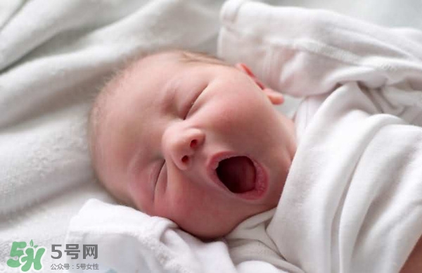 寶寶驚厥是什么癥狀？如何區(qū)別寶寶驚厥和驚跳？