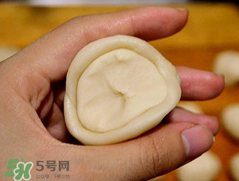 蛋黃酥油皮破了怎么辦？做蛋黃酥油皮破皮原因