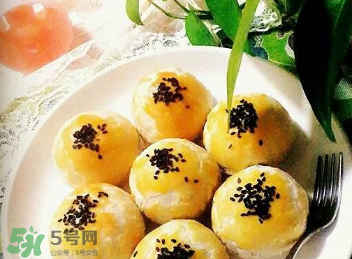 蛋黃酥用什么面粉？蛋黃酥能用低筋面粉嗎？